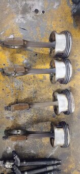 Písty ojnice BMW m42b18 1.8is - 3