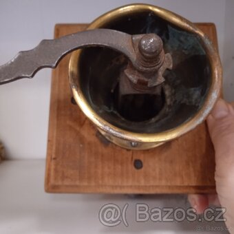 STARÝ KAFEMLÝNEK - 3