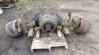 První i druhá zadní náprava na Tatra 815 měchy - 3