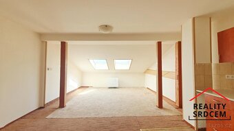 Pronájem podkrovního bytu 1+kk, 35 m2, ul. Tržní, nám. Svobo - 3