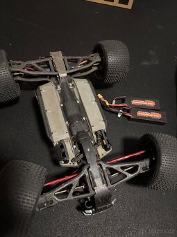 Traxxas e-revo 1:8 - 3