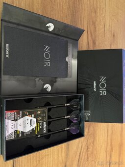 Prodám šipky UNICORN GARY ANDERSON NOIR PHASE 6 90%23g - 3
