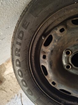 Skoro nove oneu 185/60/R14 - 3