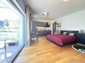 Prodej bytu 1+kk 45 m2 s balkonem, sklepem a garážovým stání - 3