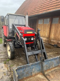 Čelní nakladač na Zetor 8011 - 3
