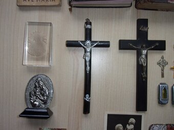 STARÉ NÁBOŽENSKÉ PAMÁTKY, ŠKAPULÍŘ, KŘÍŽ, KROPENKA, MADONKA - 3