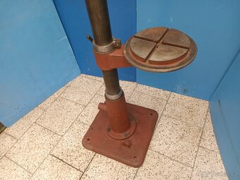 Sloupek s podstavcem ( Sloupová vrtačka ). - 3