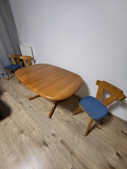 Jídelní stůl a čtyři židle - 3