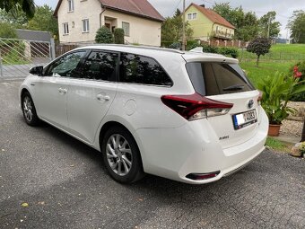 Toyota Auris 1.8i HYBRID, model 2019, naj.88xxx km - 3