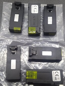 NOVÉ 3.7V baterie pro drony - kompatibilní s čtěte popis - 3