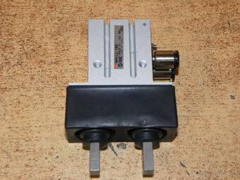 Paralelní pneumatické chapadlo SMC MHK L2-16 D - 3