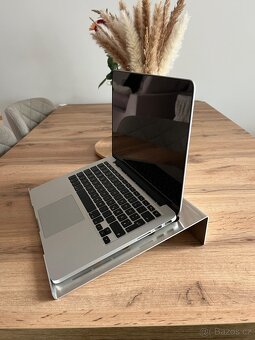 Stojan na MacBook - 3