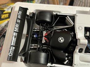 BMW V12 LMR 1:18 KYOSHO - 3