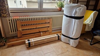 Masivní postel 120cm + matrace+ chránič matrace - 3