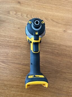 Rázový utahovák DeWALT DFC887 jako nový - 3
