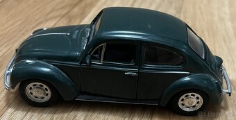 model Volkswagen VW Beetle – tmavě zelený, otevírací dveře - 3