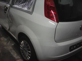 fiat grande punto 12 51 kw rv 7-11 140 000km. - 3