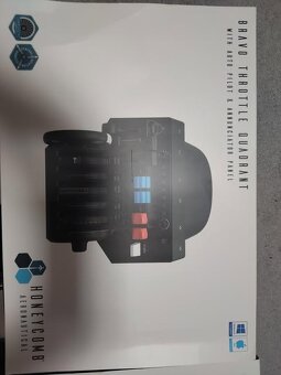 Honeycomb Alpha Yoke, Bravo Throttle + Letecké pedály Logite - 3