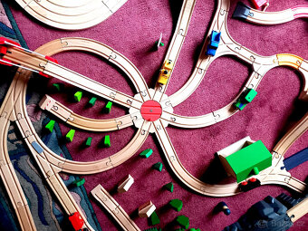 Dřevěné koleje, vláčky, domečky... komplet - 3