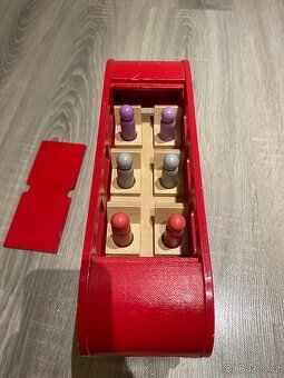 Dřevěný červený autobus s figurkami 🚌❤️ - 3