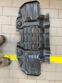 Toyota Hilux - krycí plechy - 3