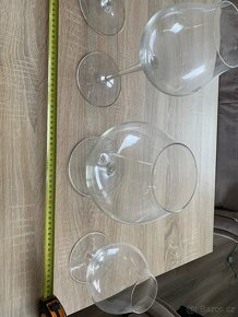 Skleněné vázy ve tvaru číší - 3