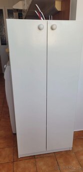 Bílí skřínka - 3