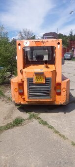 Smykový nakladač LOCUST 752 - 3
