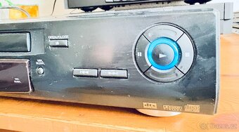 Kenwood DVD player - 3