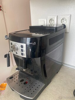 Automaticky kavovar delongi - 3