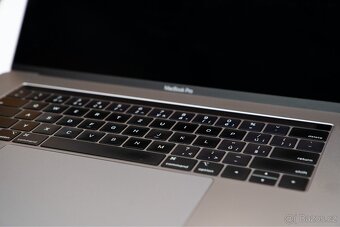Macbook Pro 16 (2019) + obal v ceně - 3