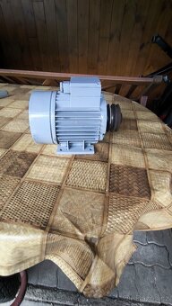 Patkový motor 220/380 V, rychlé jednání -sleva - 3