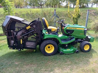 Zahradní traktor John Deere X950R s vysokým výsypem - 3