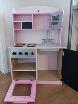 Dřevěná růžová kuchyňka - 3