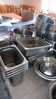 Inventář hospoda (stoly, gastro nádoby, talíře, sklenice) - 3