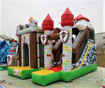 Skákací hrad se skluzavkou - 3