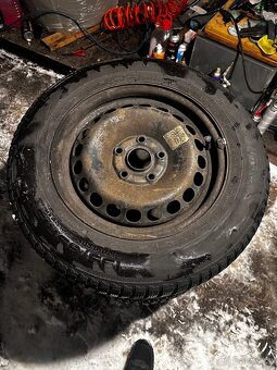 Zánovní pneu Nokian 195/65R15 91T disky 5x112 - 3