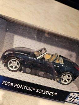 Model Maisto 2006 Pontiac Solstice 1:24 - 3