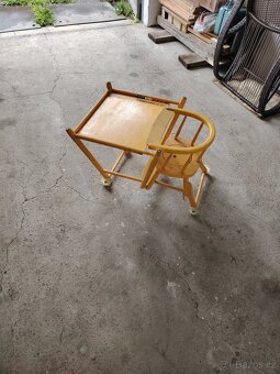 Dětská jídelní židlička na renovaci - 3