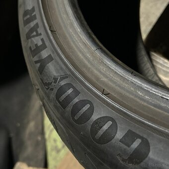 Letní pneu 225/45 R19 96W GoodYear 5,5-6mm - 3