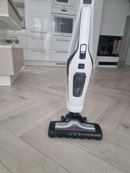 Rowenta tyčový vysavač - 3