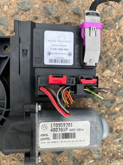 Motorek stahovačky Škoda Octavia 2 - 3