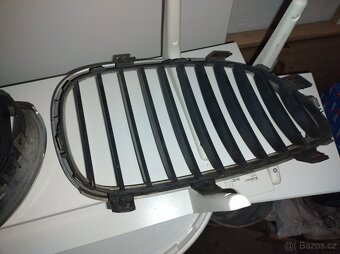 BMW E61 přední mřížky - 3
