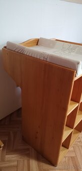 Prodám přebalovací celodřevěný pult - 3