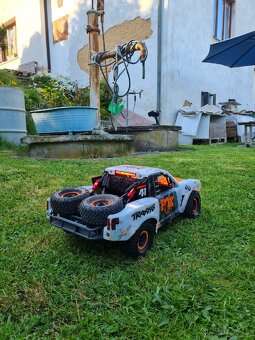 Traxxas UDR - 3