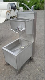 Nerezový výlevka s 2x dřezem 47x70x126 cm - 3