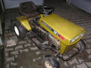 Zahradní traktor MTD - 3