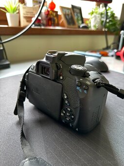 Zrcadlovka Canon 700D - 3