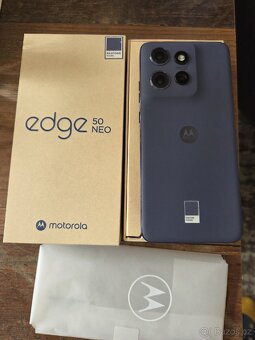 Motorola Enge 50 neo barva pantone  grisaille - 3