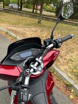 Honda PCX 125 rok 2021 červená - 3